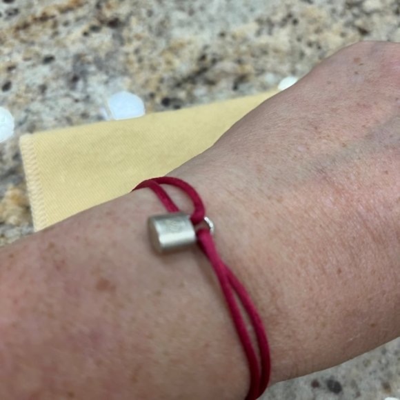 Louis Vuitton Lockit Bracelet Fuchsia pink cord and silver lock, UNICEF - Picture 2 of 7